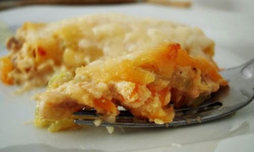 LASANHA AO CREME DE ATUM, LEGUMES E PARMESO
