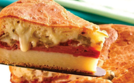 TORTA DE LIQUIDIFICADOR DE MORTADELA E REQUEIJO